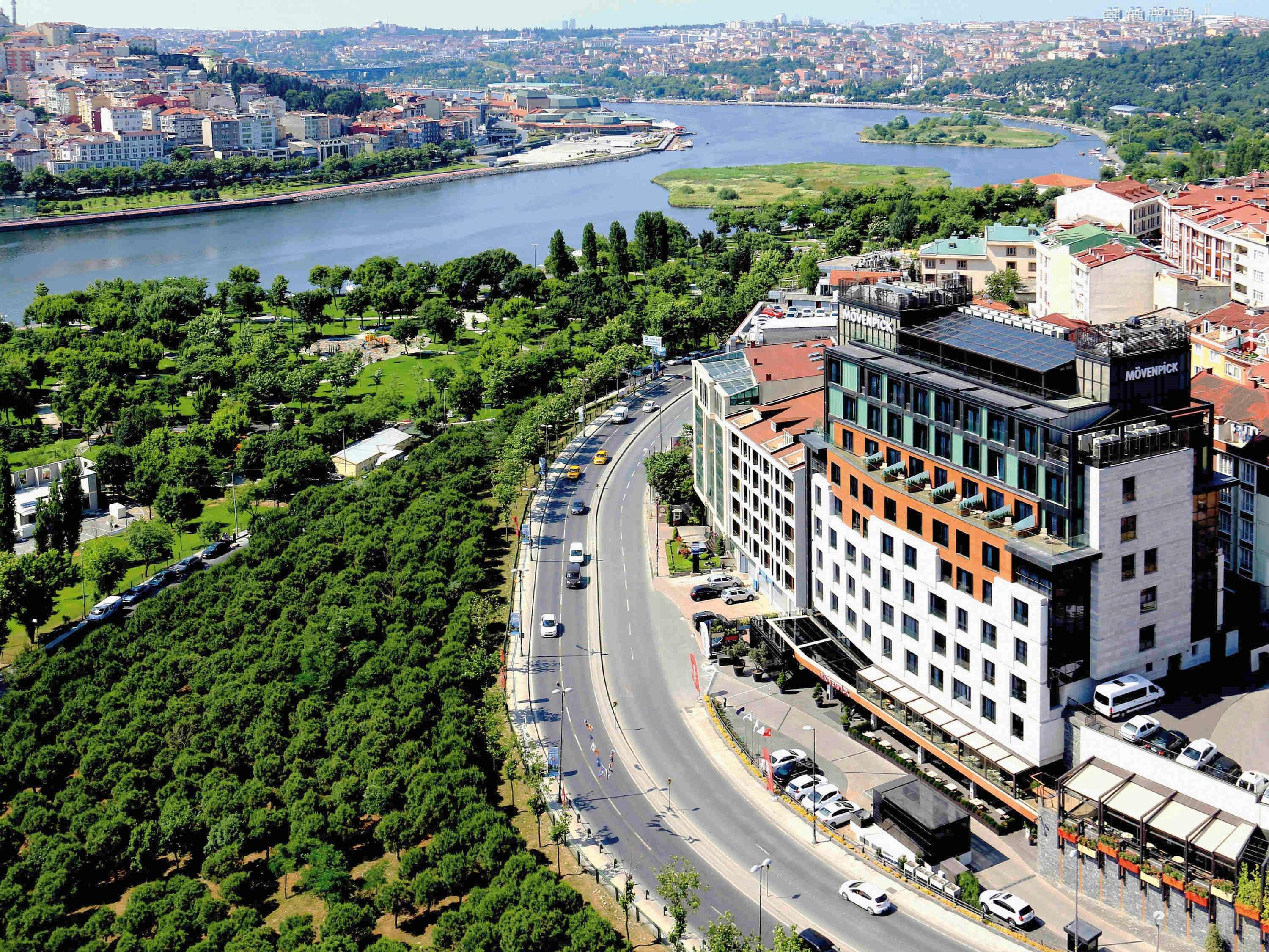 Moevenpick Istanbul Hotel Golden Horn Exterior foto The Bosphorus University campus