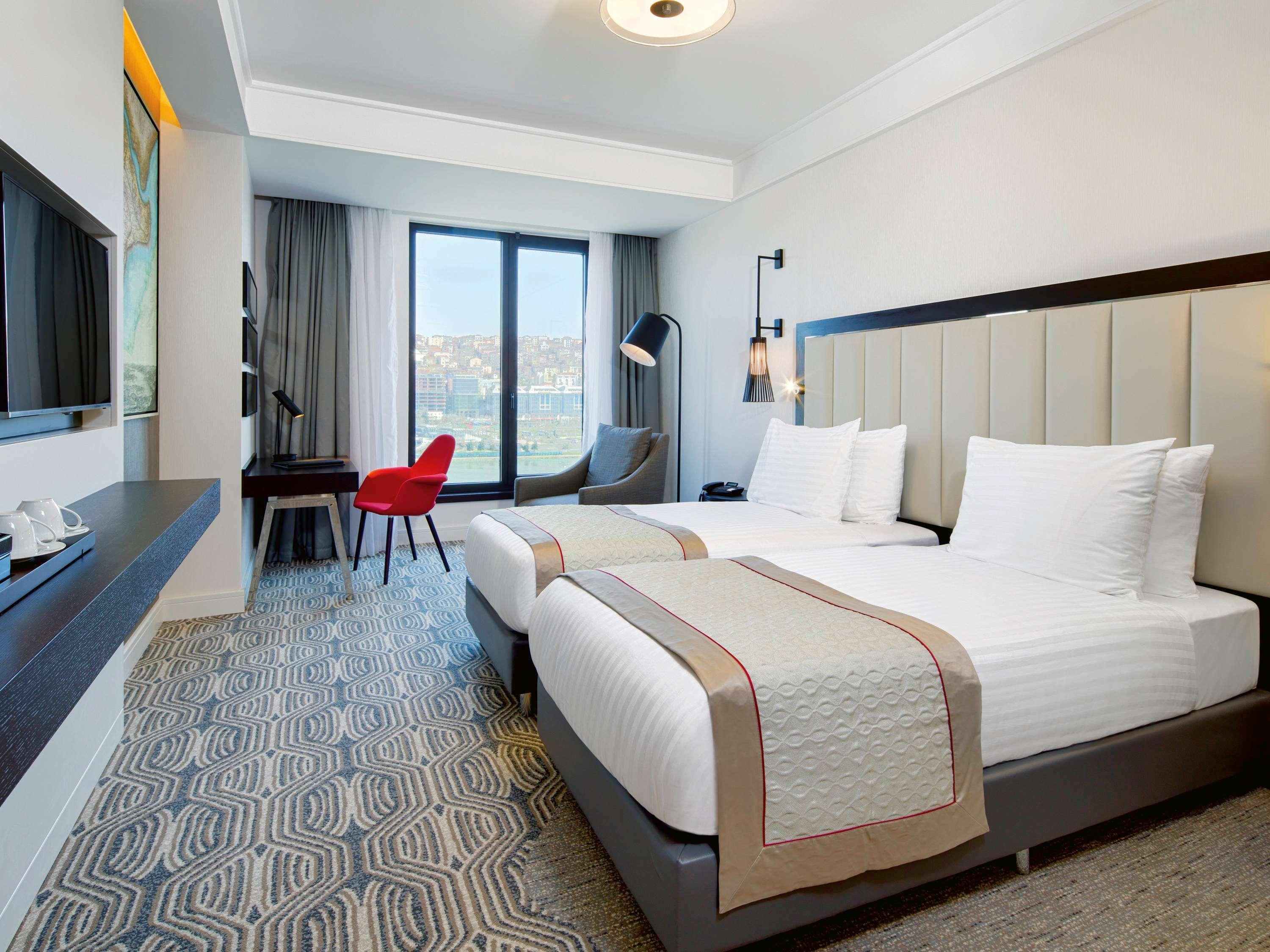 Moevenpick Istanbul Hotel Golden Horn Exterior foto A room at the hotel