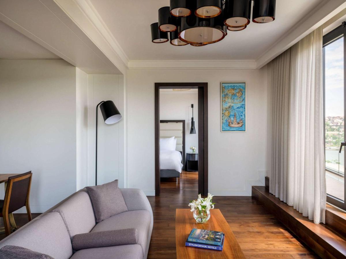 Moevenpick Istanbul Hotel Golden Horn Exterior foto A suite at the hotel