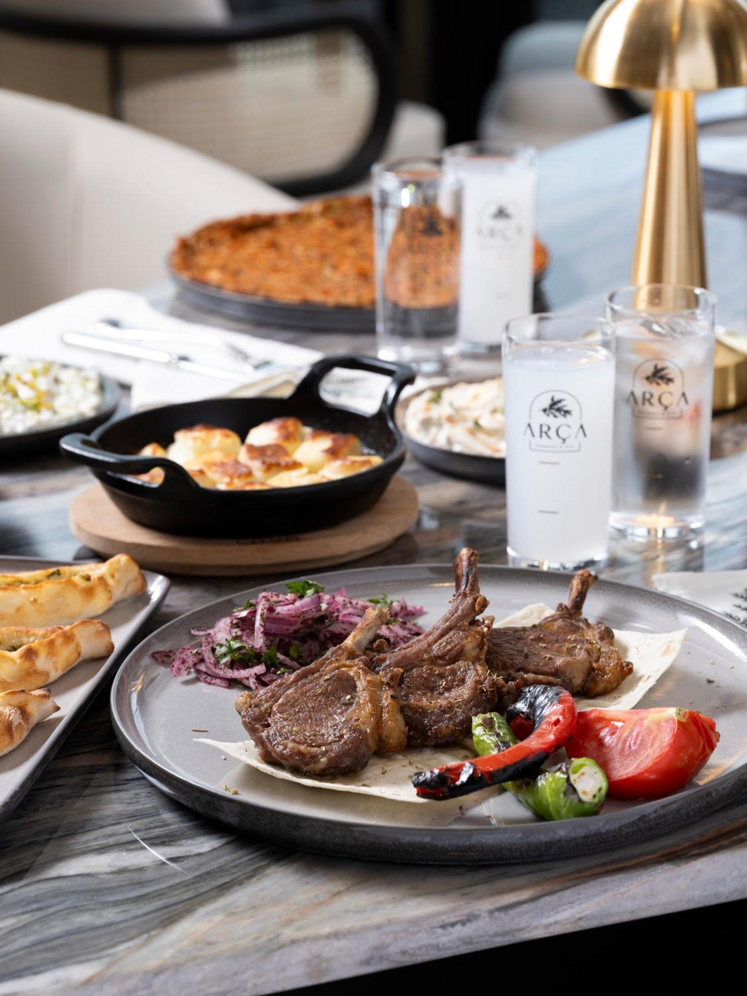 Moevenpick Istanbul Hotel Golden Horn Exterior foto A selection of dishes at Arca