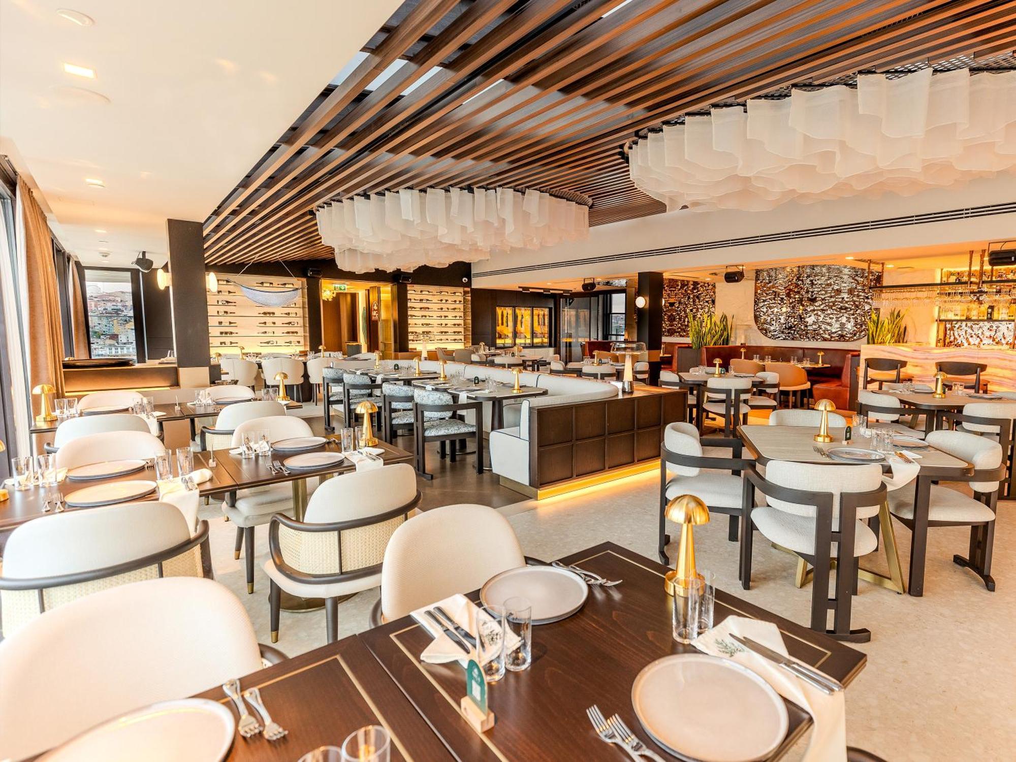 Moevenpick Istanbul Hotel Golden Horn Exterior foto The interior of the restaurant